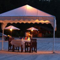 Kaarslicht diner op het strand